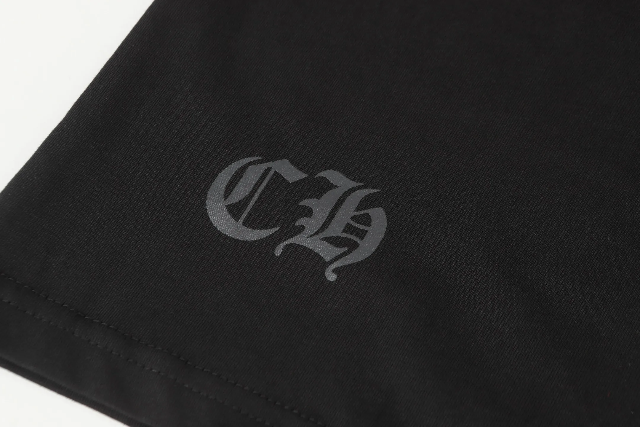 P150 cross-border model, please do not place an order if you pursue perfection -Chrome Hearts/Chrome Hearts 23ss cross✝️Sanskrit printed popular long-sleeved T-shirt -High weight, high density and high quality, soft, delicate and skin-friendly wool, soft and silky to the touch, excellent warmth and skin-friendly properties -Customized weaving and dyeing, no color difference, no matter the fabric or workmanship details, beat the ordinary version on the market -Colour: black white -Size: S M L XL